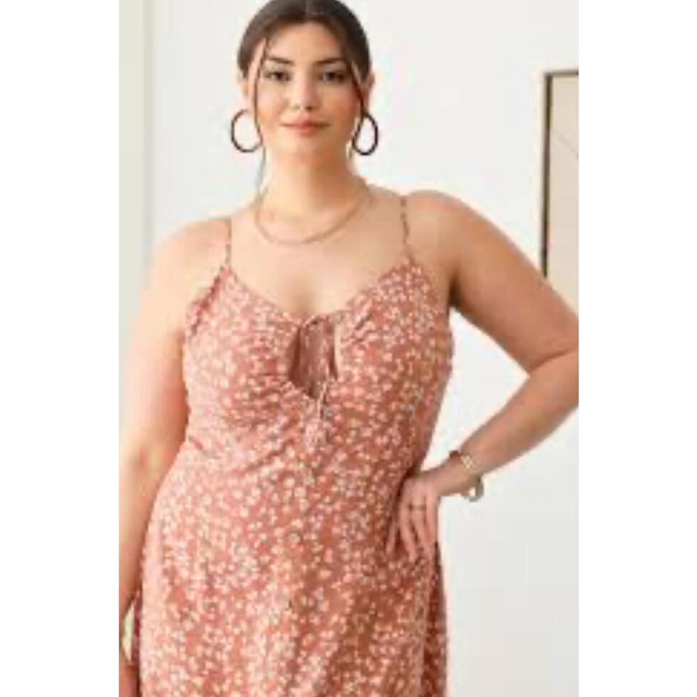 Zenobia Plus Size Cutout‎ Floral Spaghetti Strap Dress